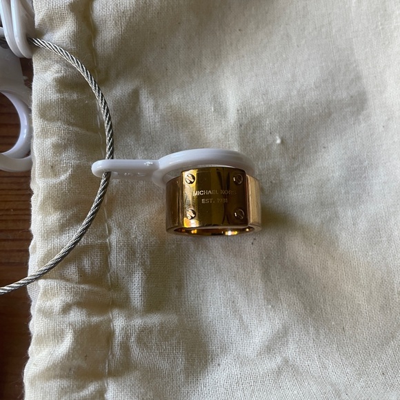 Michael Kors ring - Picture 2 of 4